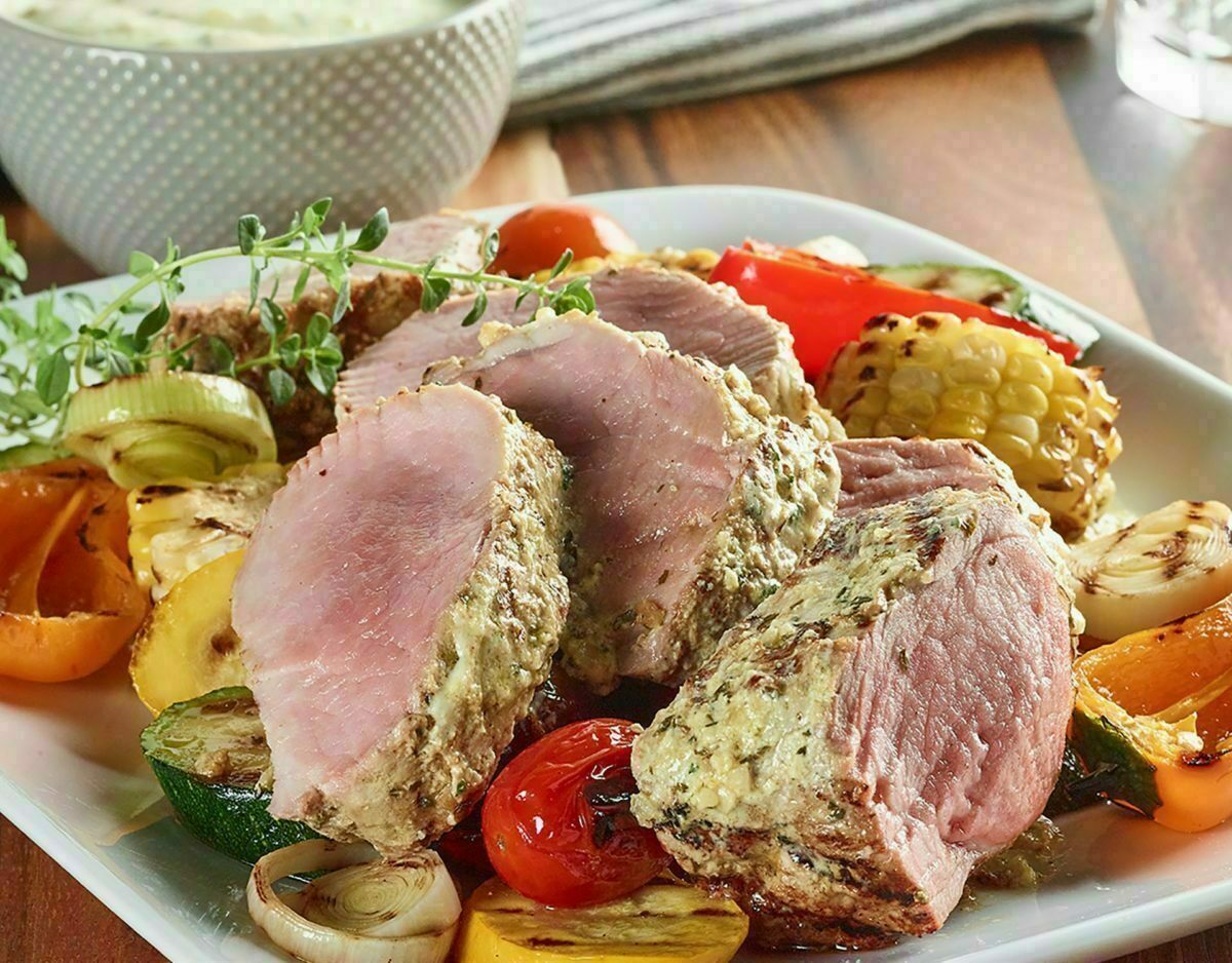 porc mariné à l'huile de caméline et légumes grillés