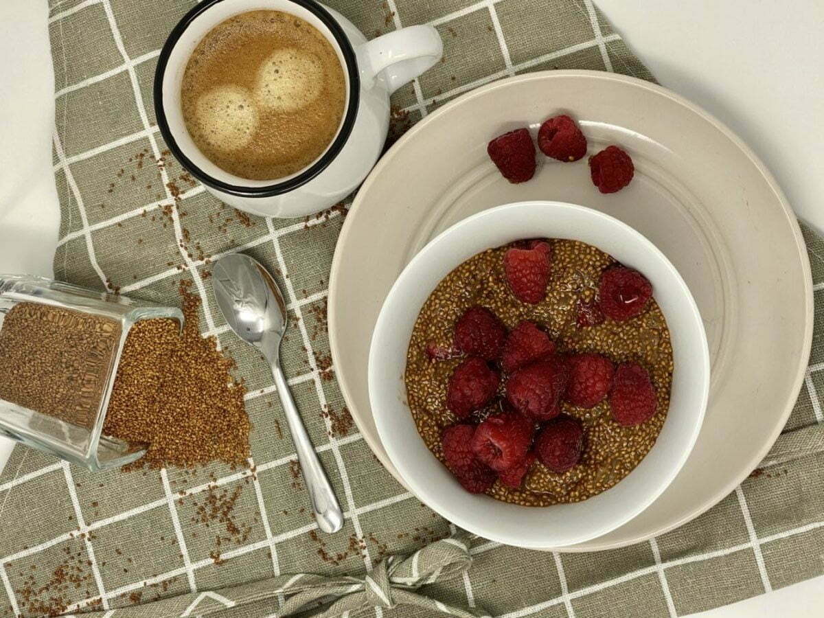 pouding chocolat banane graines de caméline framboises