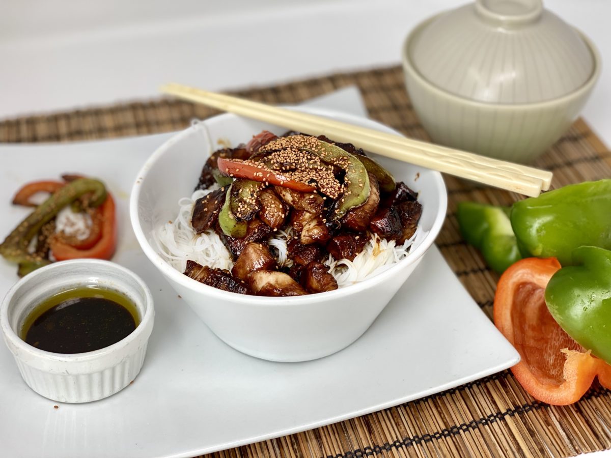 bol de poulet asiatique à la caméline