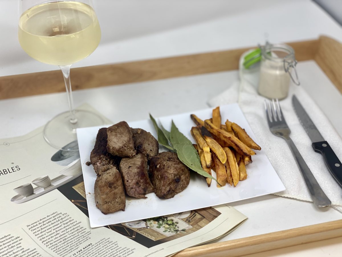 cubes de boeuf sauce grecque tsaziki et caméline