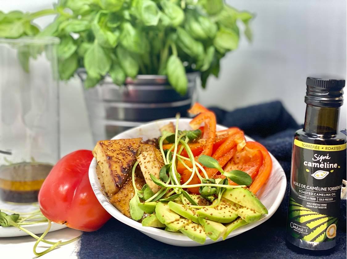 bol du dragon végétalien à l'érable et à la caméline